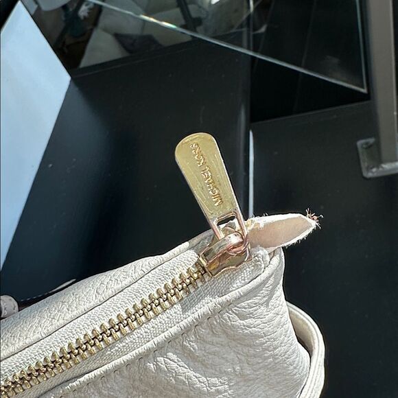 Michael Kors genuine leather pebble tote shoulder handbag, soft neutral, roomy - Picture 8 of 13